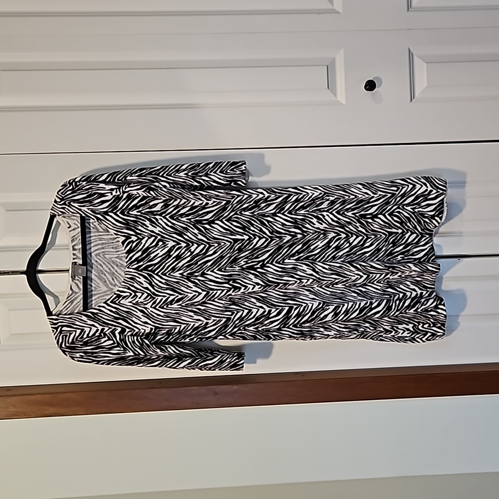 Ann Taylor size M black and white sweater dress